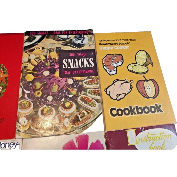 Mixed Lot of 8 Vintage Cookbooks & Booklets - Old Recipes - 1950s-1970s - Picture 3 of 16